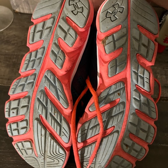 Under Armour women’s sneakers - Picture 6 of 8